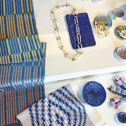Medium tripod bowls : Cobalt