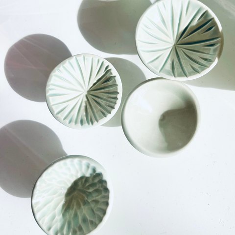 Small tripod bowls : Pale blue/green