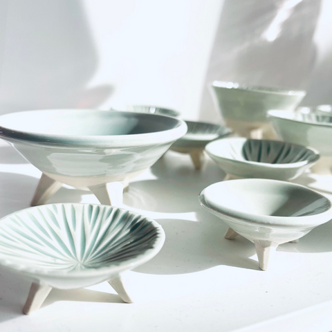 Small tripod bowls : Pale blue/green
