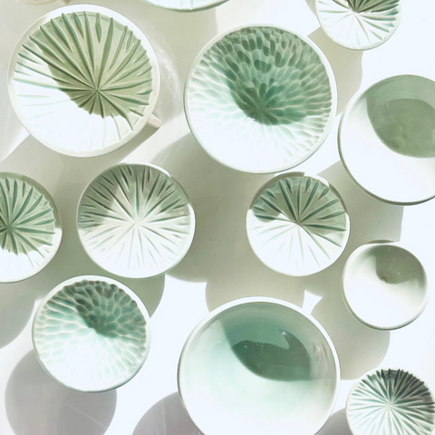 Small tripod bowls : Pale blue/green