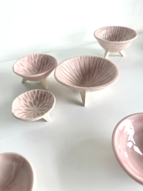 Medium tripod bowls : Pink