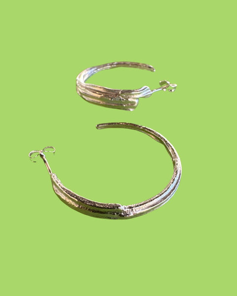Sarah Tectors Rustic Cast asymmetric silver hoops ST398