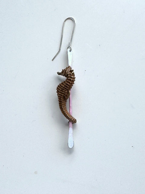 Moniek Schrijer : Trash collector single earring